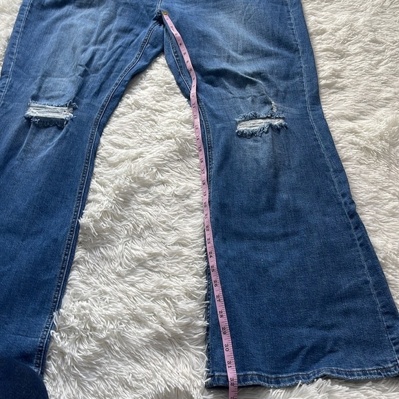 Fashion Nova Flare Jeans - Picture 5 of 8